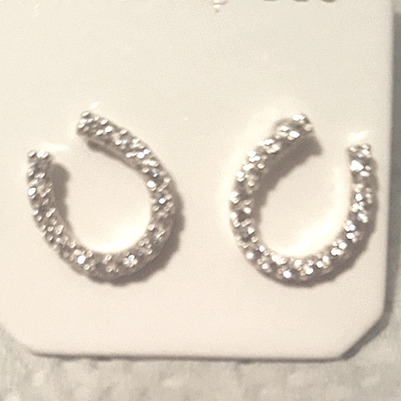 Beautiful Feminine Horseshoe CZ Stud Earrings 18kt gold plated NEW Good luck - Picture 4 of 7